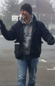 Stefan erklärt gerade das Staffetenspiel