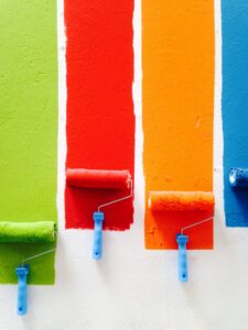 Wände bemalen im Treff @ Kinder- und Jugendtreff Steffisburg (Aktuell dürfen sich max. 20 Personen gleichzeitig im Terff aufhalten)